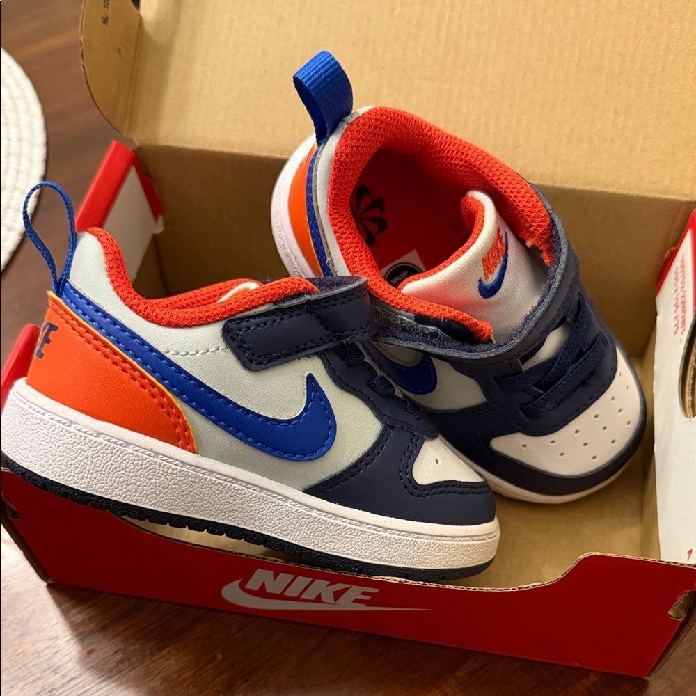 Nike Kids Size 6 Child Navy and Orange Sneakers